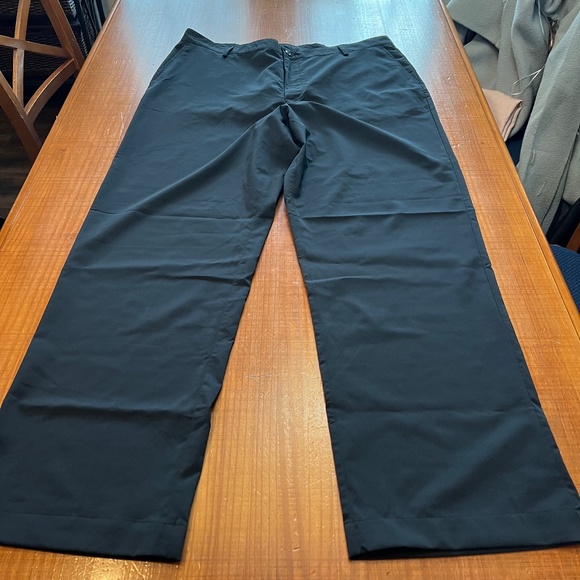 Under Armour Golf Pants Mens Performance Wear Active Wear Pant size 42x32 - Picture 1 of 5